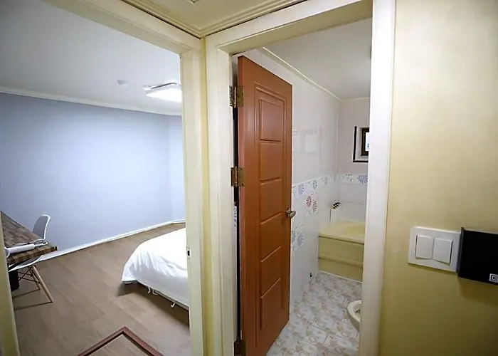 Golden Hill Hotel 2*